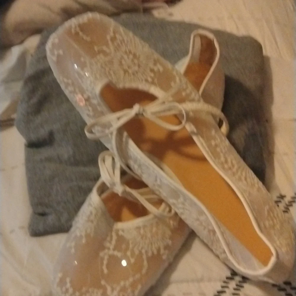 Elegant Lace Ballet Flats - Picture 4 of 4